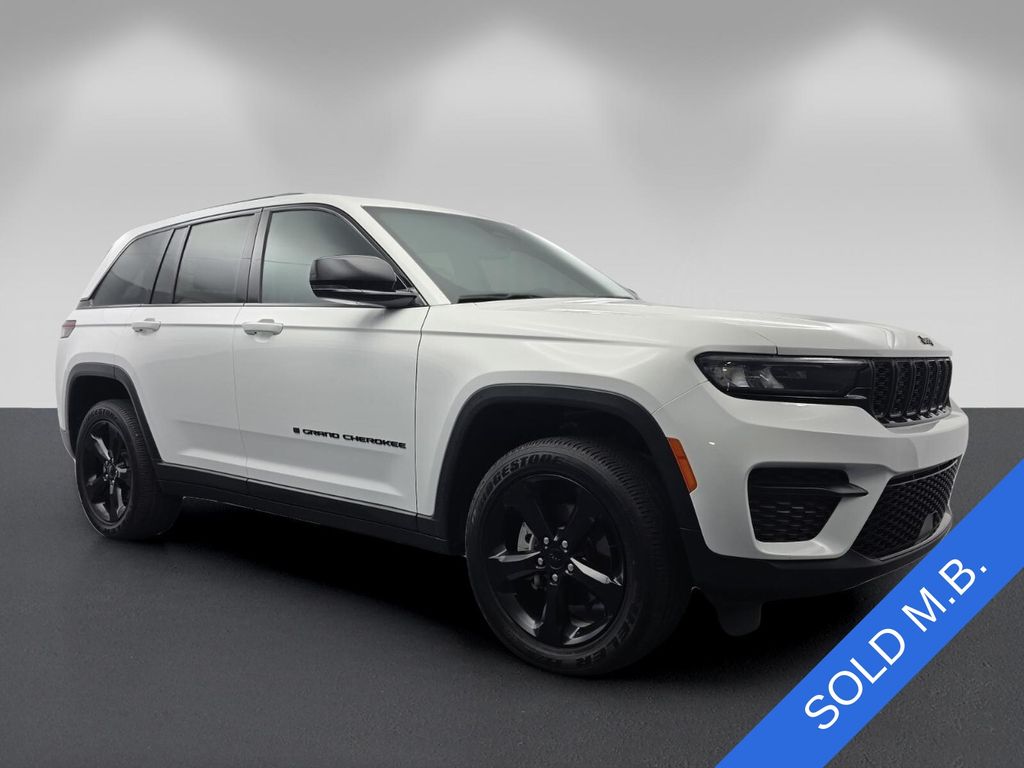 Bright White Clearcoat 2023 Jeep Grand Cherokee SUV / Crossover Four-Wheel Drive 8-Speed Automatic