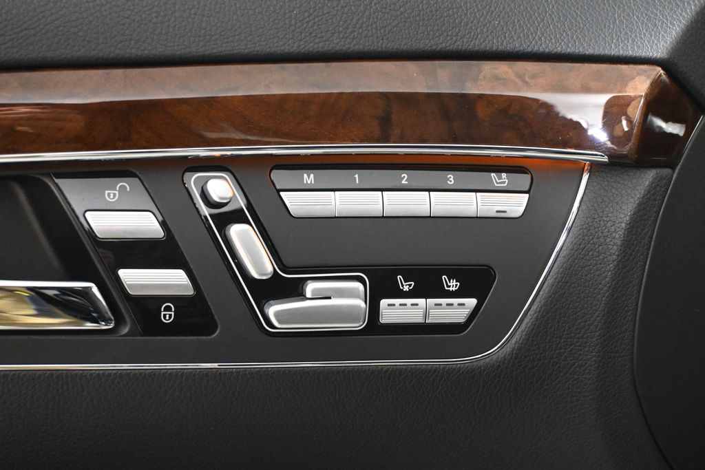 2010 Mercedes-Benz S-Class S 550 29