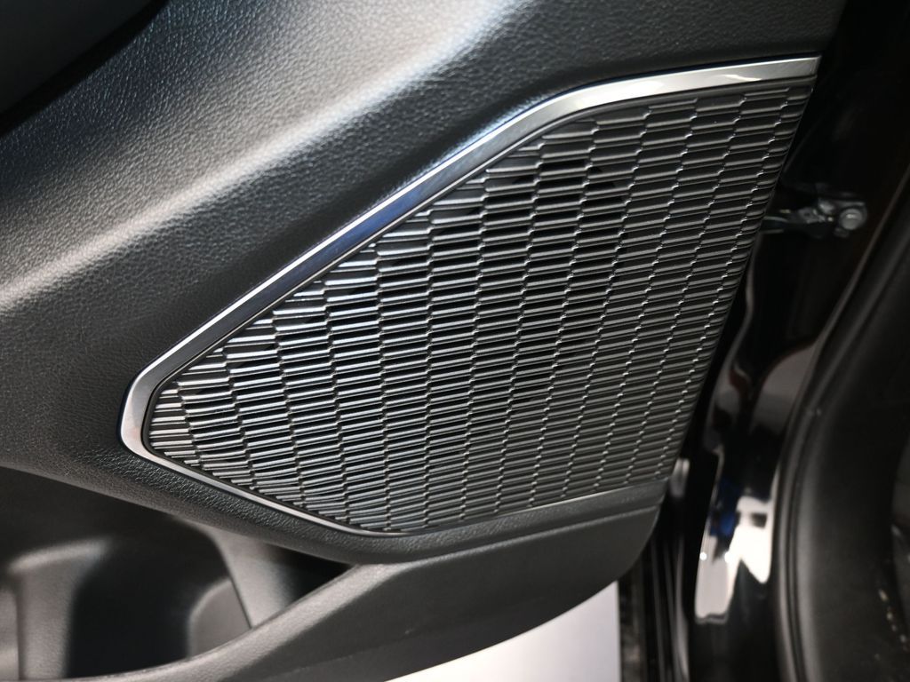 New 2025 Diamond Black Crystal Pearlcoat Jeep Overland image 15