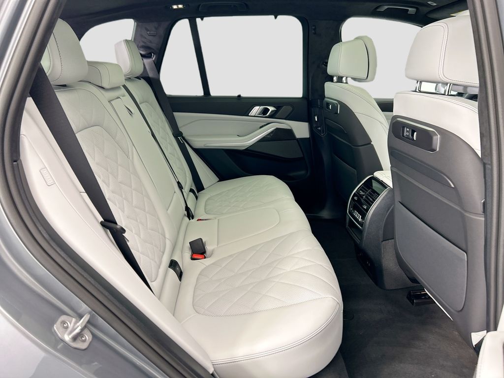 Thumbnail: 2026 BMW X5 - 21