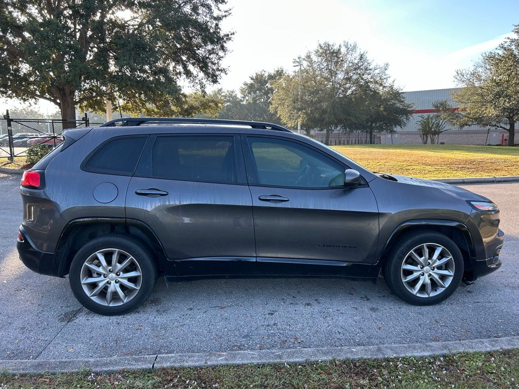 Thumbnail: 2018 Jeep Cherokee - 6