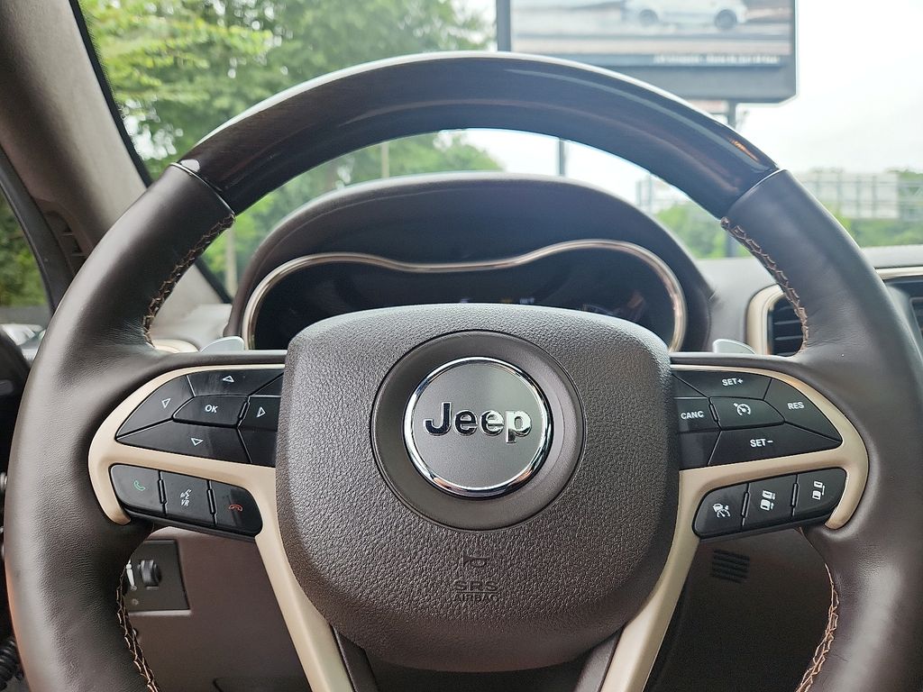 Thumbnail: 2017 Jeep Grand Cherokee - 20