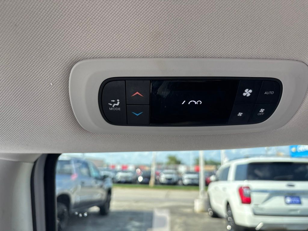 Used 2023 Chrysler Pacifica Van