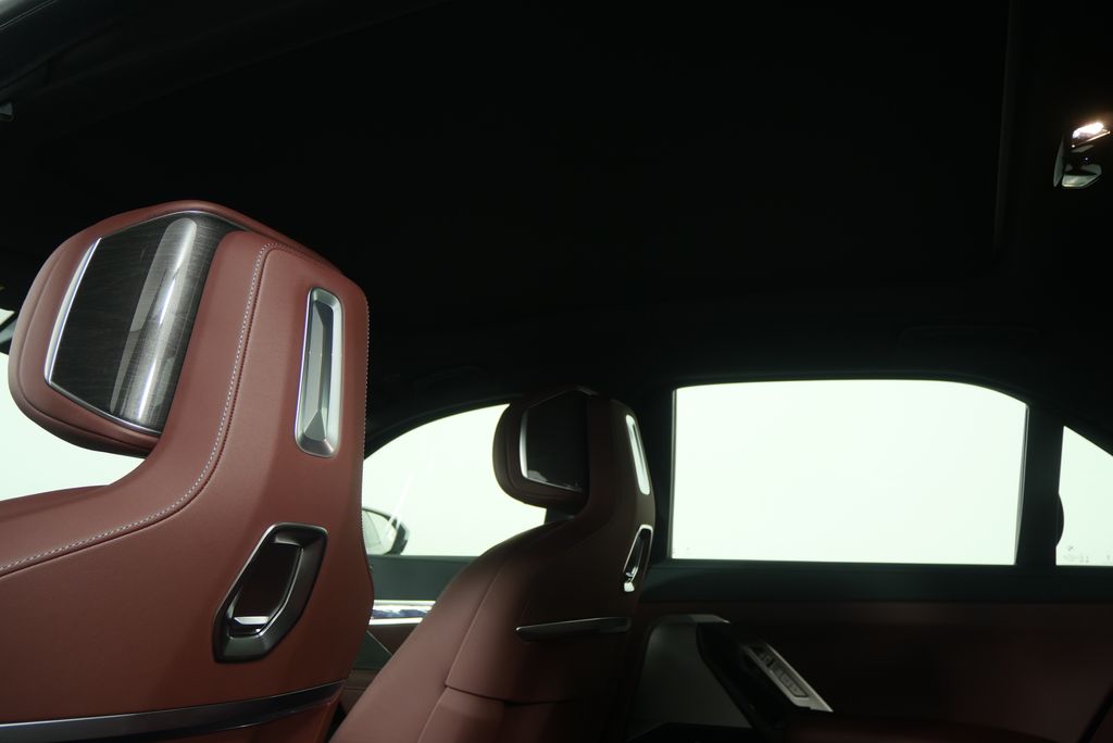 Thumbnail: 2026 BMW i7 - 17