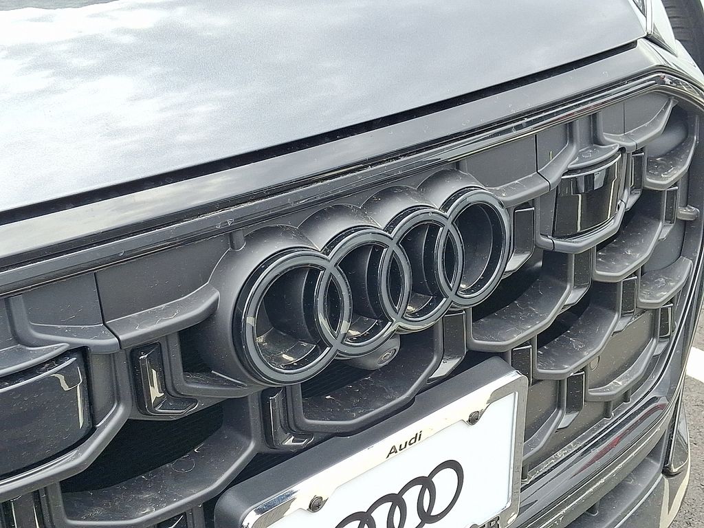 Thumbnail: 2026 Audi Q8 - 4