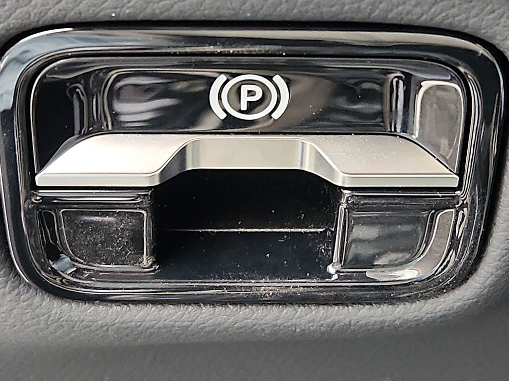 Thumbnail: 2025 Mercedes-Benz E-Class - 27