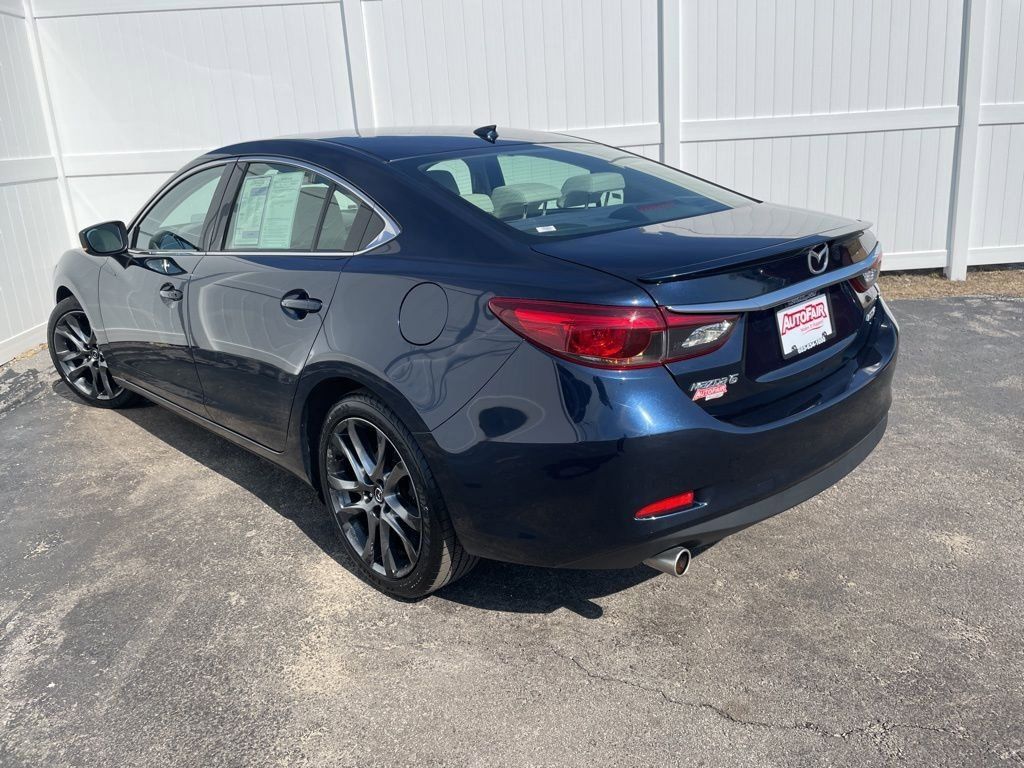 View vehicle photo 4