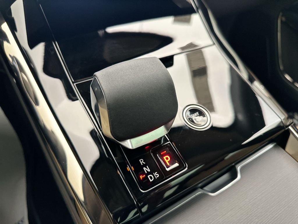 Thumbnail: 2024 Land Rover Range Rover Sport - 17