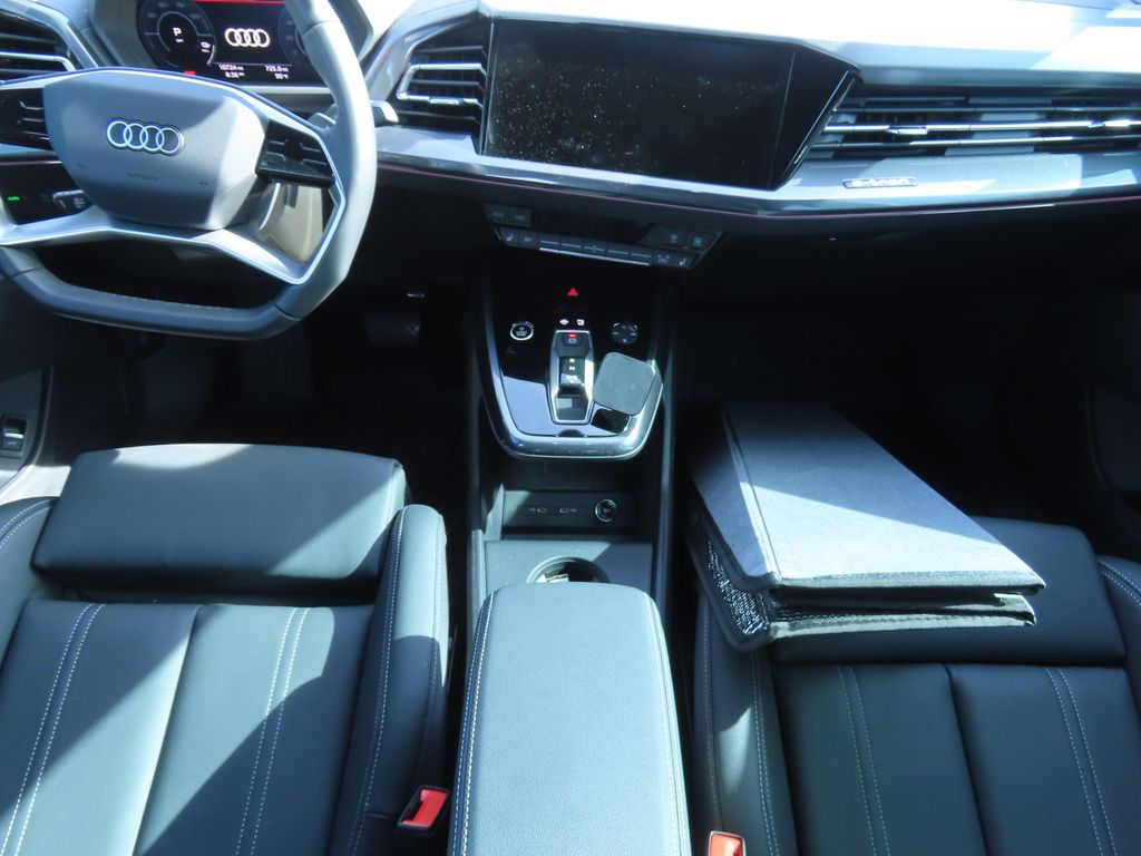 Thumbnail: 2024 Audi Q4 e-tron - 7
