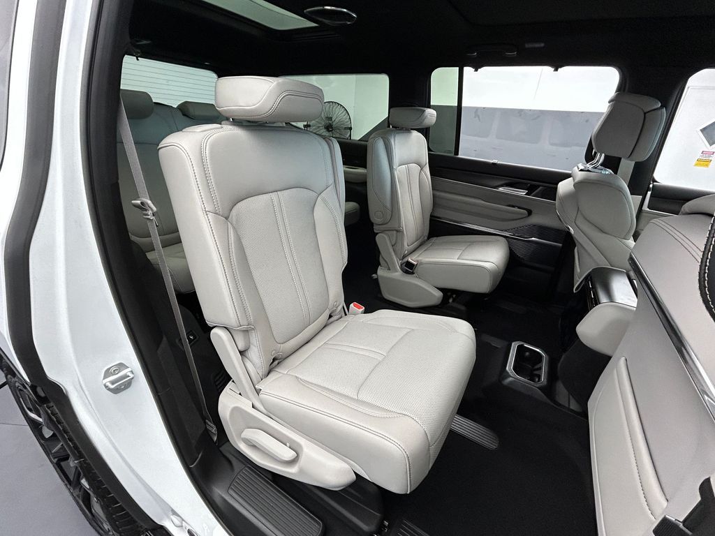 New 2026 Bright White Clearcoat Jeep Summit Obsidian image 40