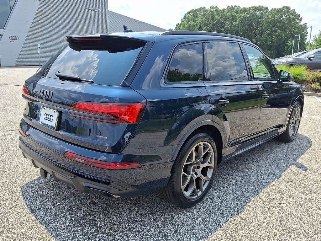 Thumbnail: 2026 Audi Q7 - 4