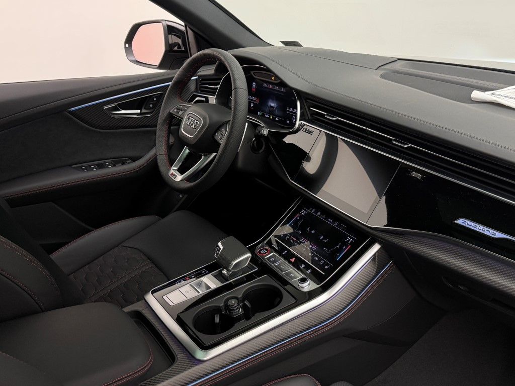 Thumbnail: 2025 Audi RS Q8 - 24