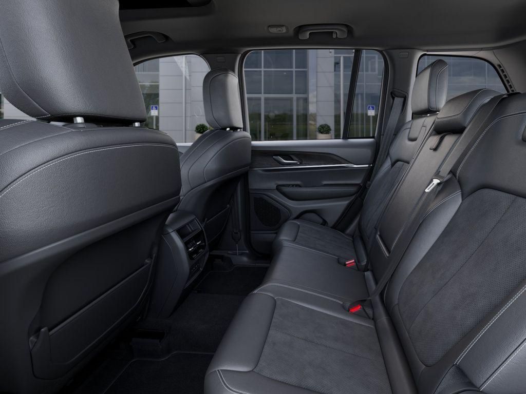 2026 Jeep Grand Cherokee Laredo Black at South Hills CDJR