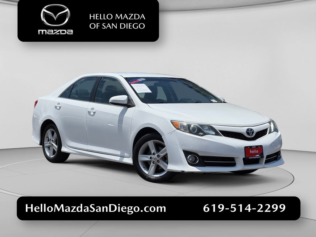 Super White 2014 Toyota Camry Sedan Front-Wheel Drive 6-Speed Automatic