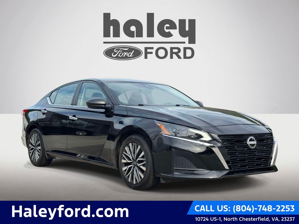 Super Black Clearcoat 2025 Nissan Altima Sedan Front-Wheel Drive Continuously Variable Transmission