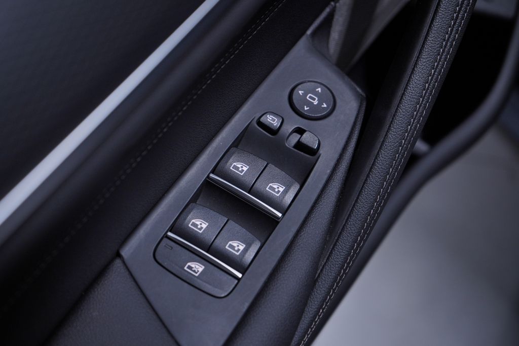 Thumbnail: 2023 BMW 5 Series - 17