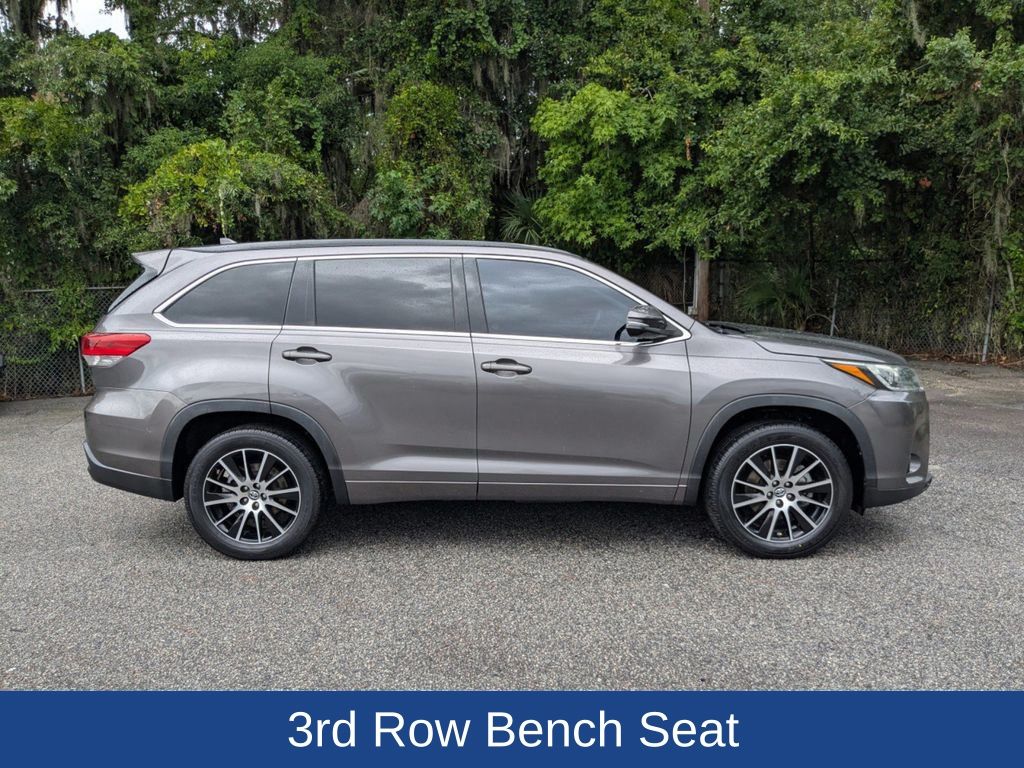 2017 Toyota Highlander SE