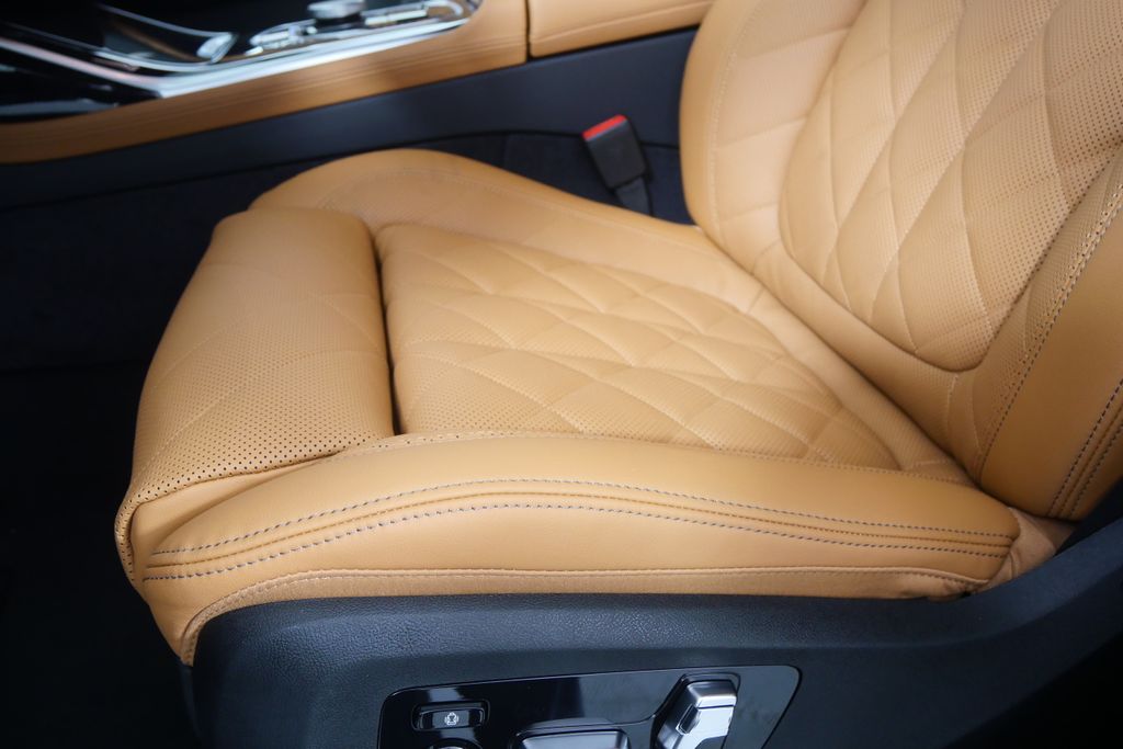 Thumbnail: 2026 BMW X7 - 10
