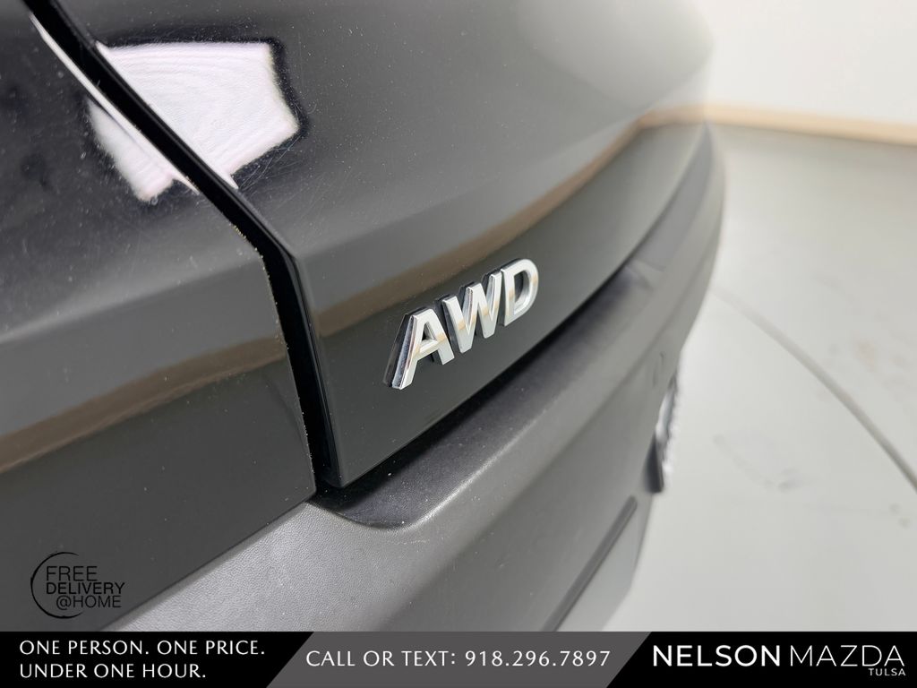 Used 2022 Black INFINITI LUXE image 10