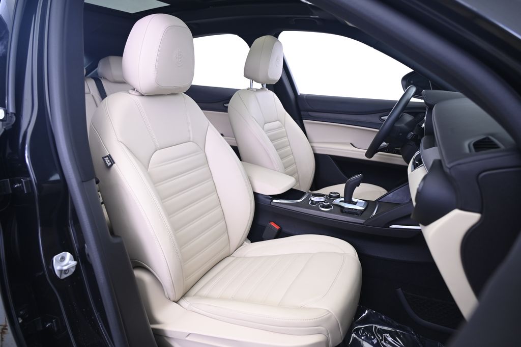 Thumbnail: 2023 Alfa Romeo Stelvio - 24