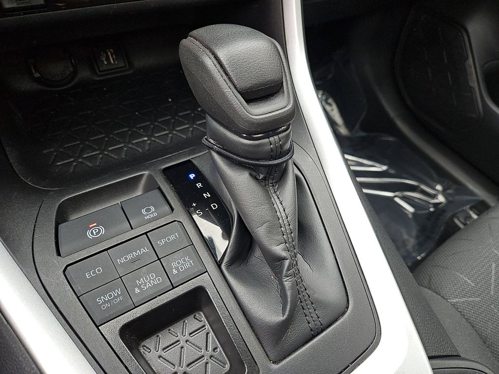 Thumbnail: 2024 Toyota RAV4 - 16