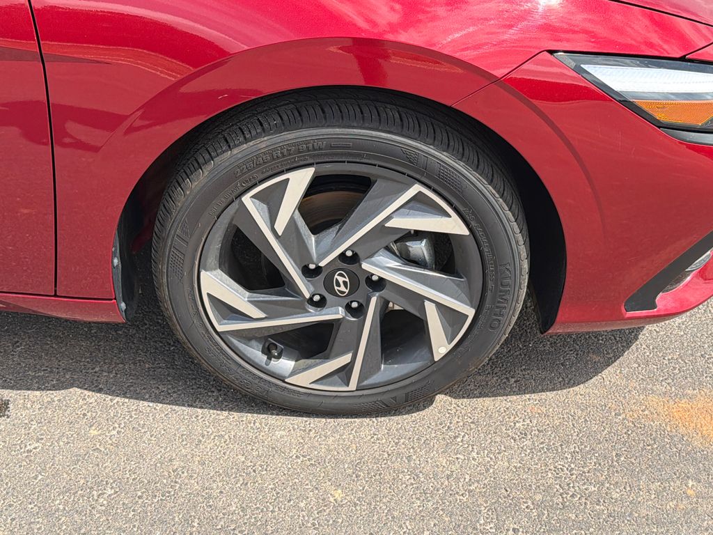 Used 2025 Red Hyundai SEL Sport image 12