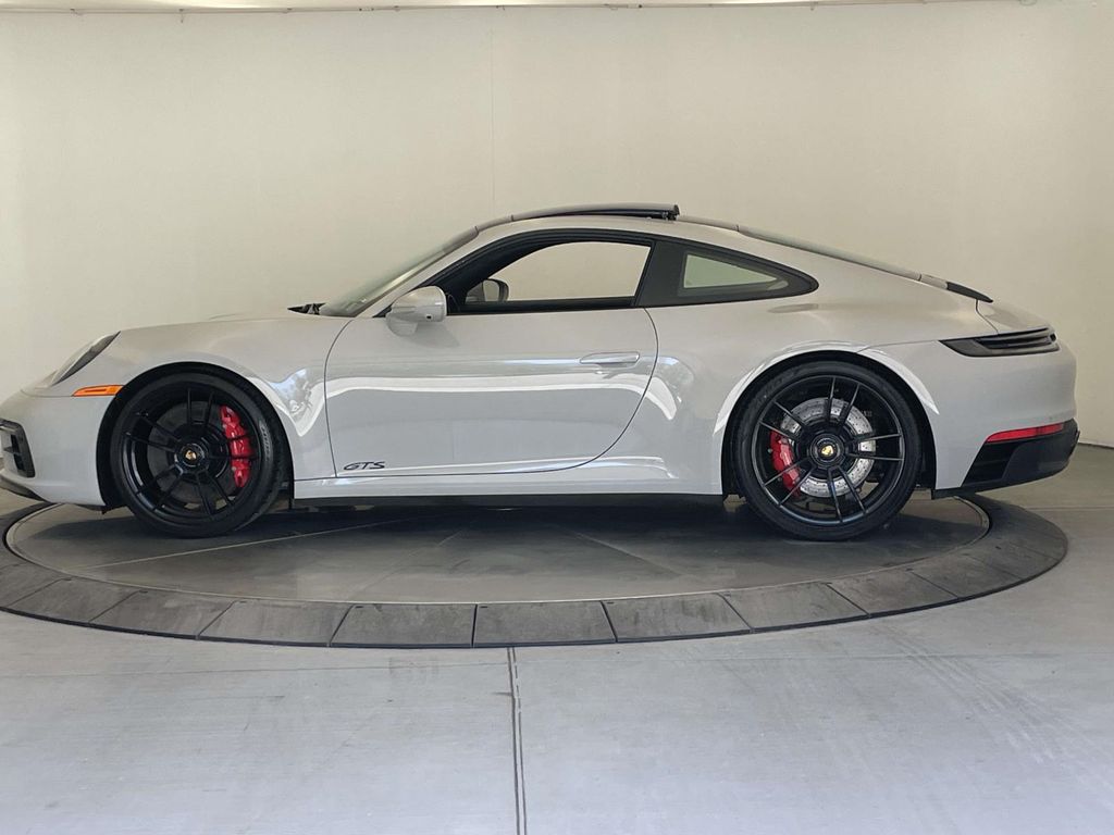 2024 Porsche 911 Carrera GTS - 1