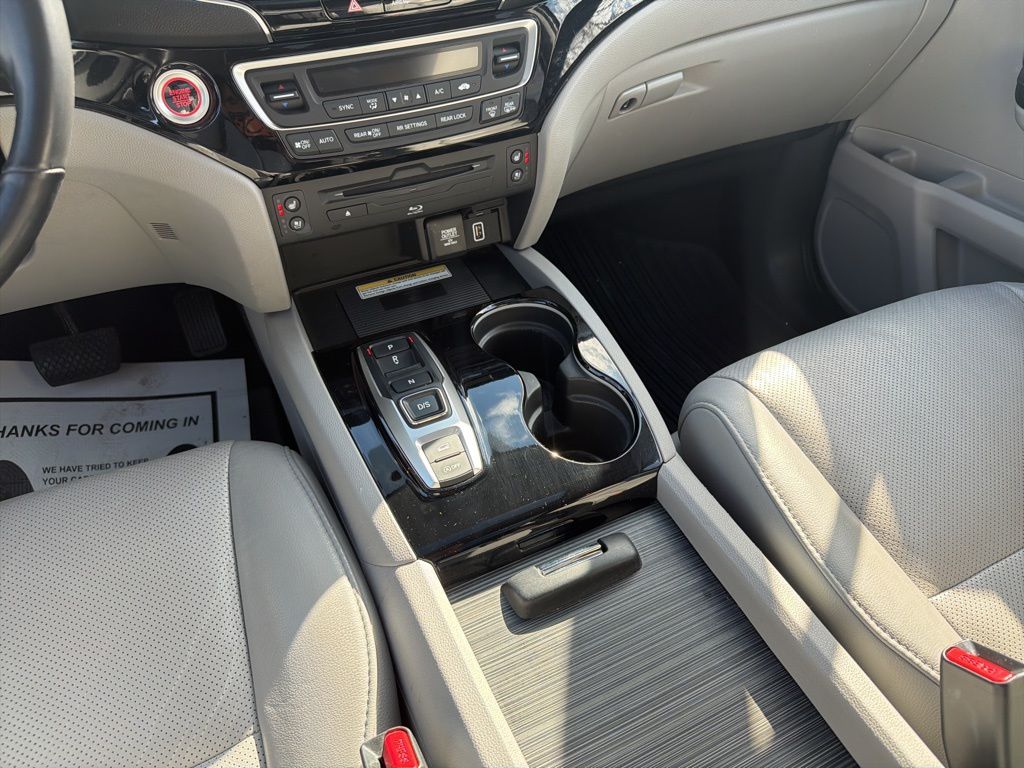 Thumbnail: 2019 Honda Pilot - 16