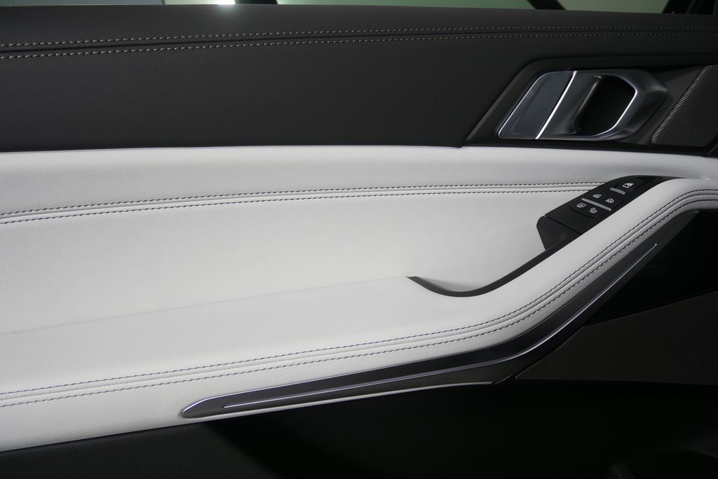 Thumbnail: 2027 BMW X7 - 13
