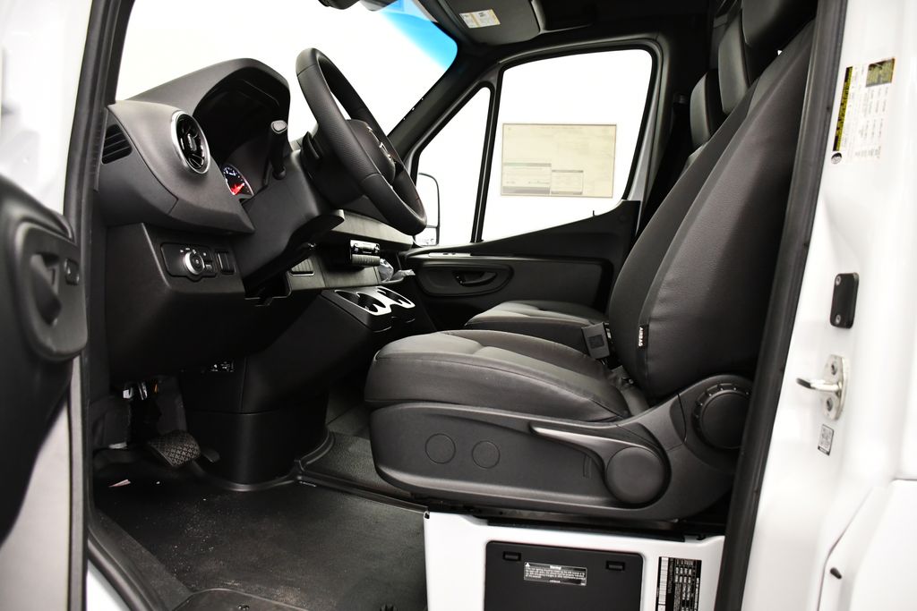Thumbnail: 2026 Mercedes-Benz Sprinter - 22