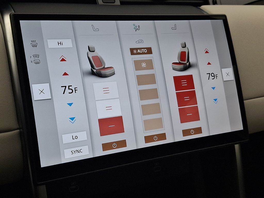 Thumbnail: 2025 Land Rover Discovery Sport - 17