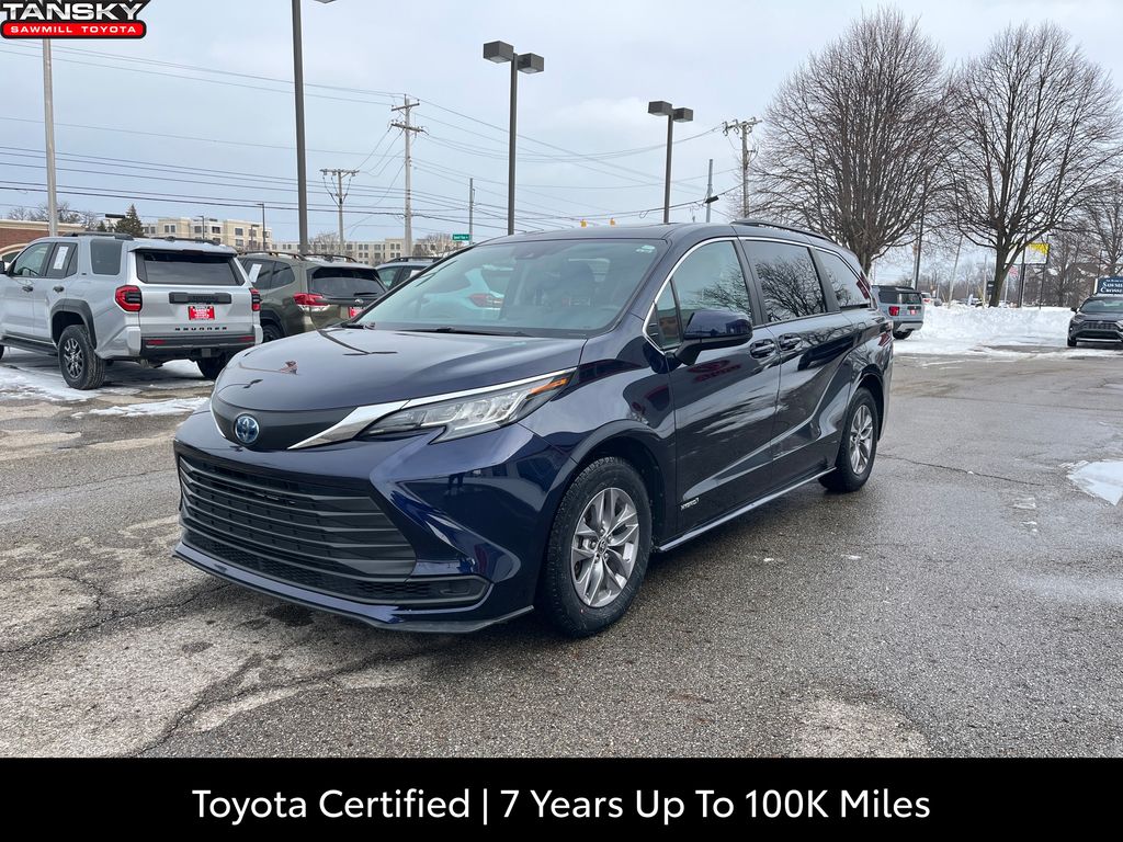 2021 Toyota Sienna LE 8-Passenger FWD