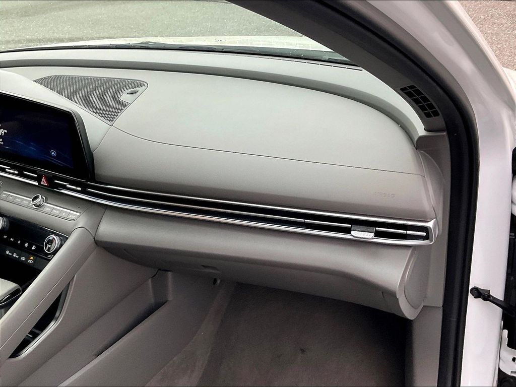 2024 Hyundai Elantra — photo 13