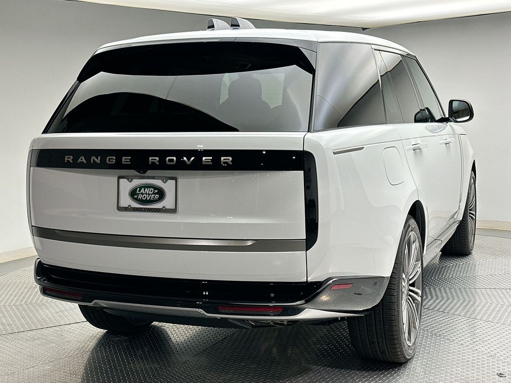 2025 Land Rover Range Rover SE 3