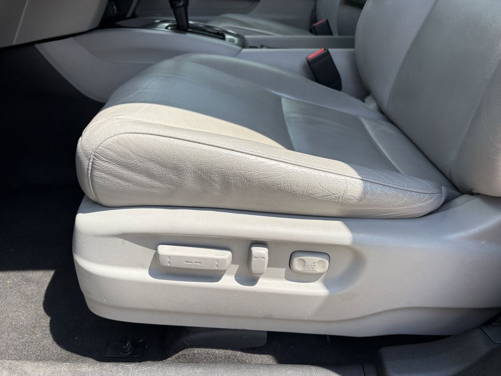 Used 2017 Lunar Silver Metallic Honda EX-L image 5