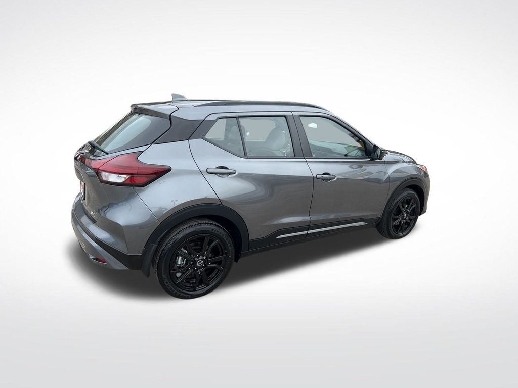 2024 Nissan Kicks SR photo