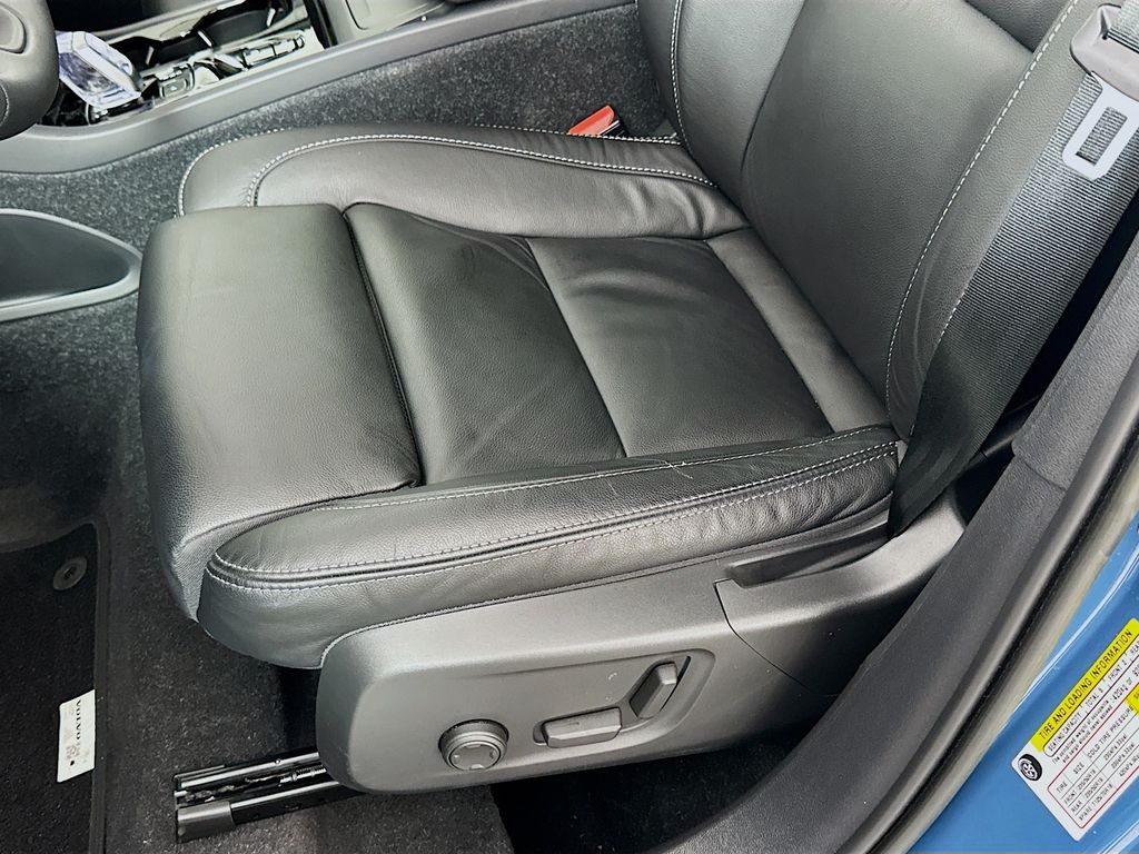 2023 Volvo XC40 B5 Plus 19