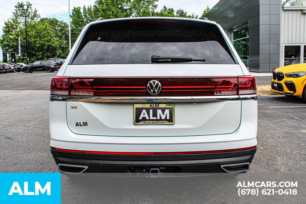 Used 2025 White Volkswagen 2.0T SE w/Technology image 11