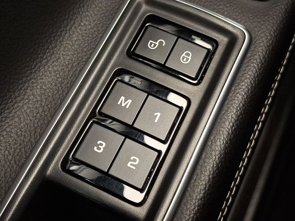 Thumbnail: 2016 Jaguar XF - 28