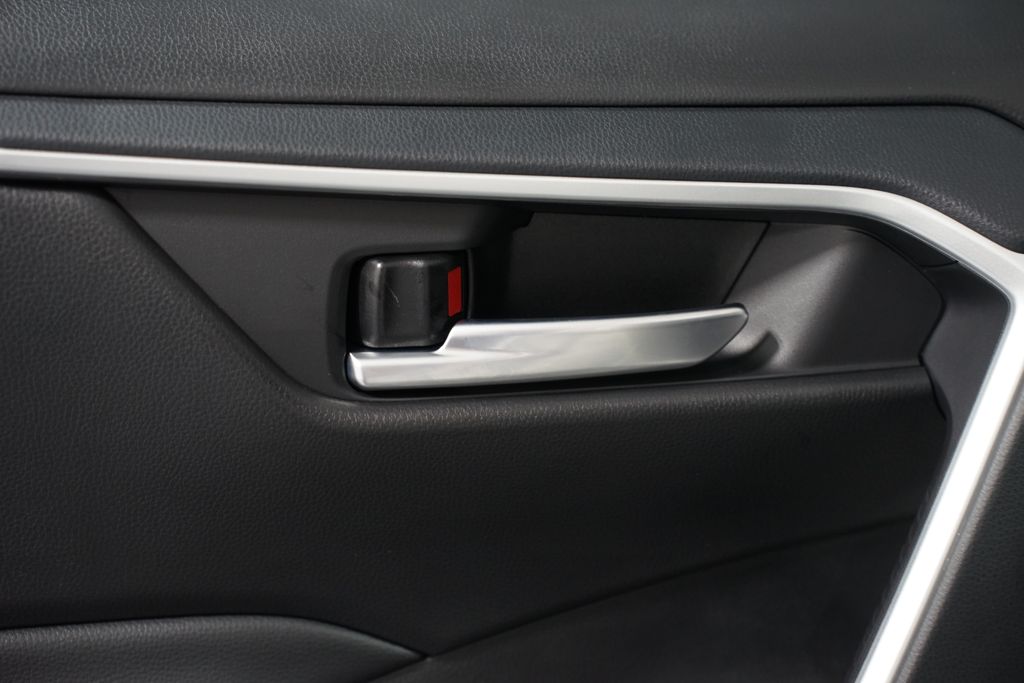 Thumbnail: 2025 Toyota RAV4 - 32