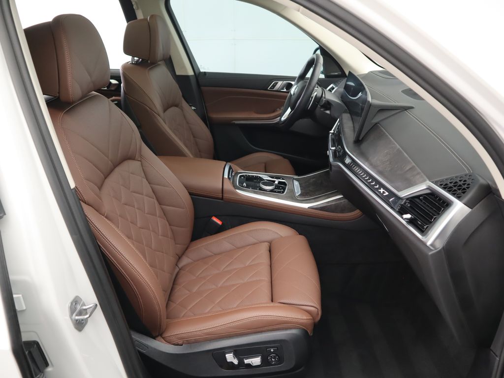 Thumbnail: 2023 BMW X7 - 21