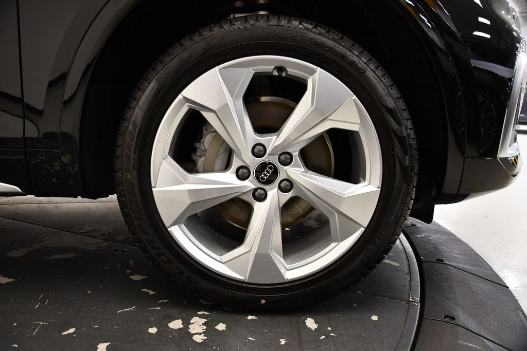 Thumbnail: 2025 Audi Q5 - 16