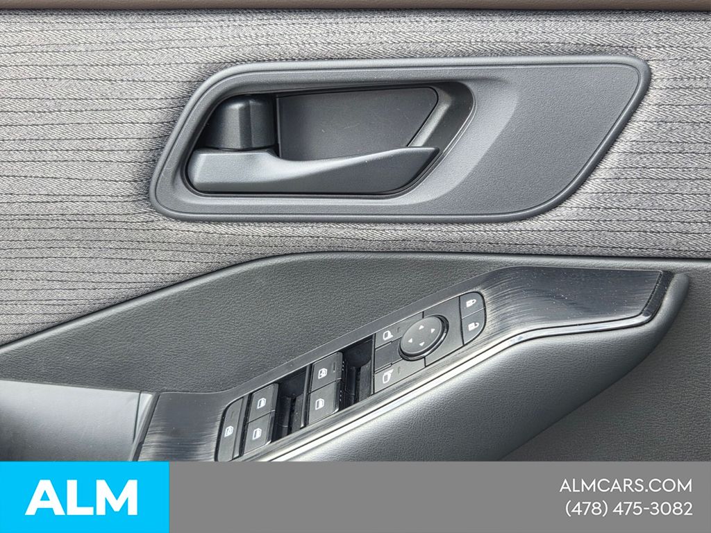 Used 2023 Gray Nissan S image 27