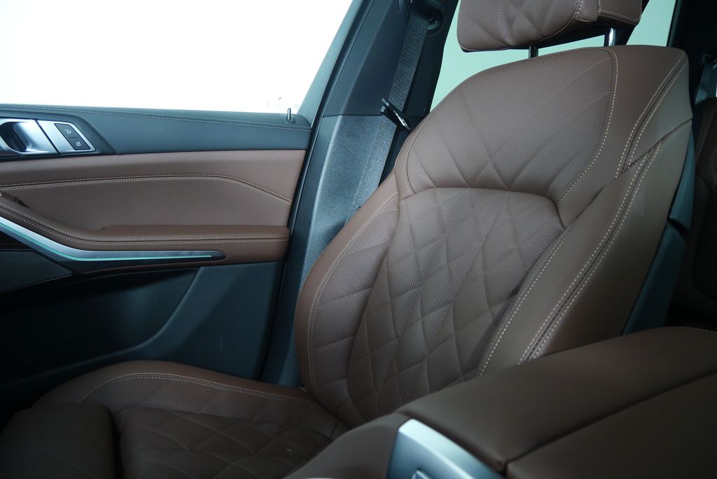 Thumbnail: 2025 BMW X5 - 29