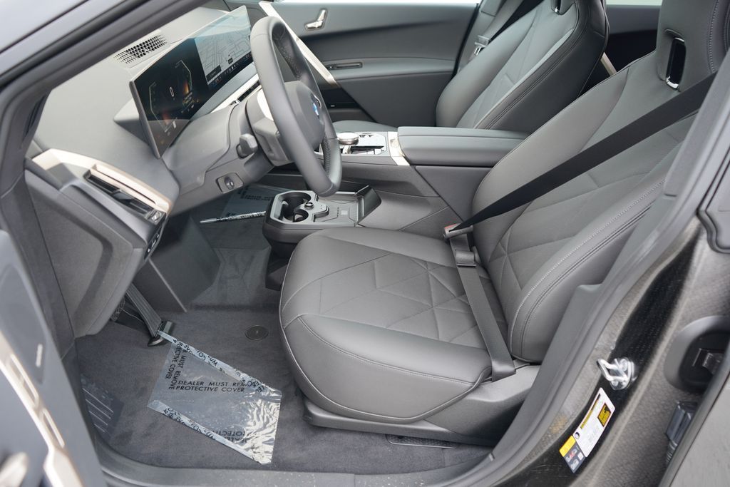 Thumbnail: 2026 BMW iX - 10