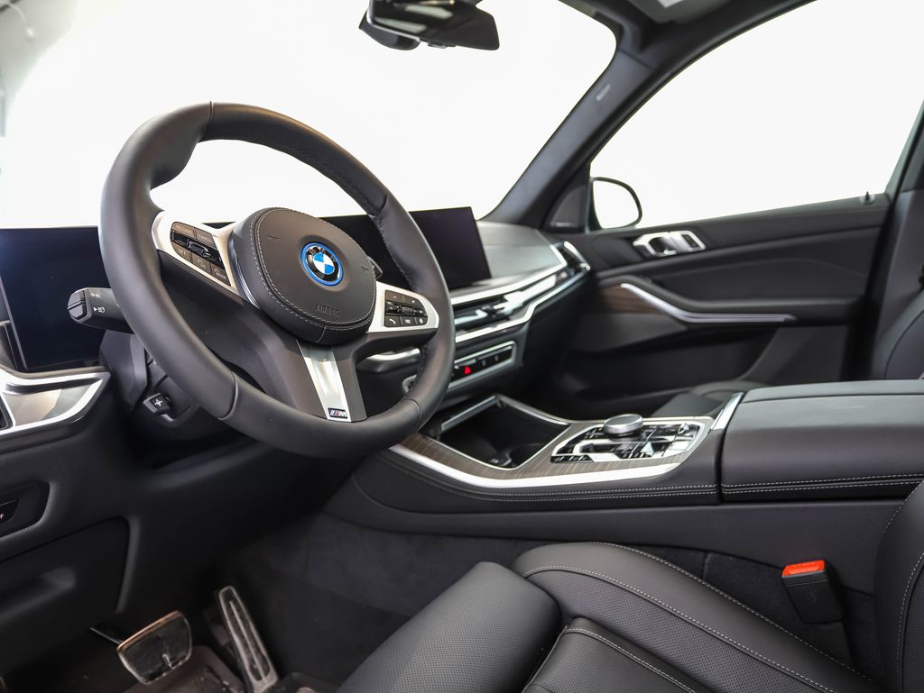 Thumbnail: 2026 BMW X5 - 10