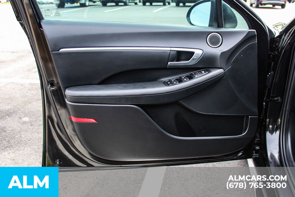 Used 2023 Black Hyundai SEL image 36