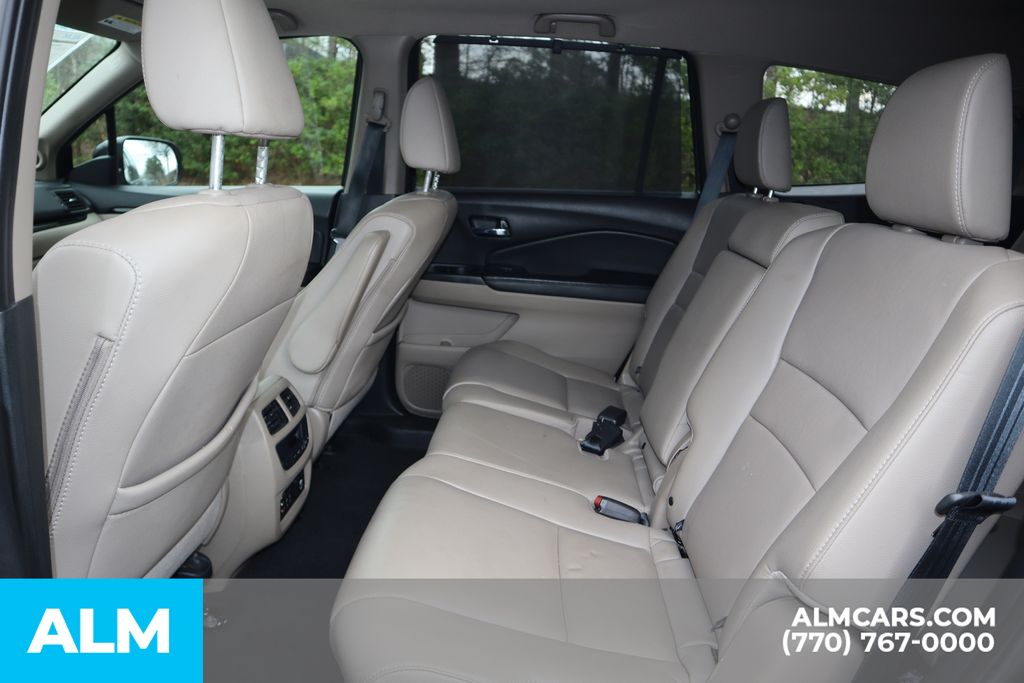 Used 2018  Honda Touring image 18
