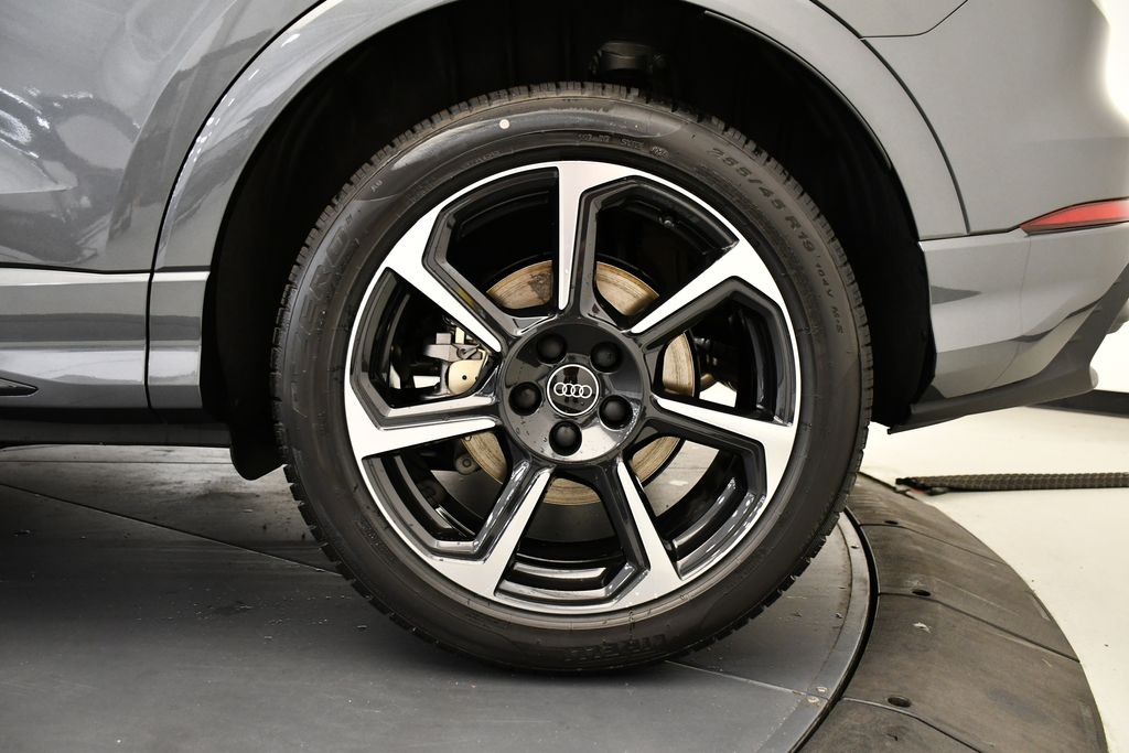 Thumbnail: 2025 Audi Q3 - 15