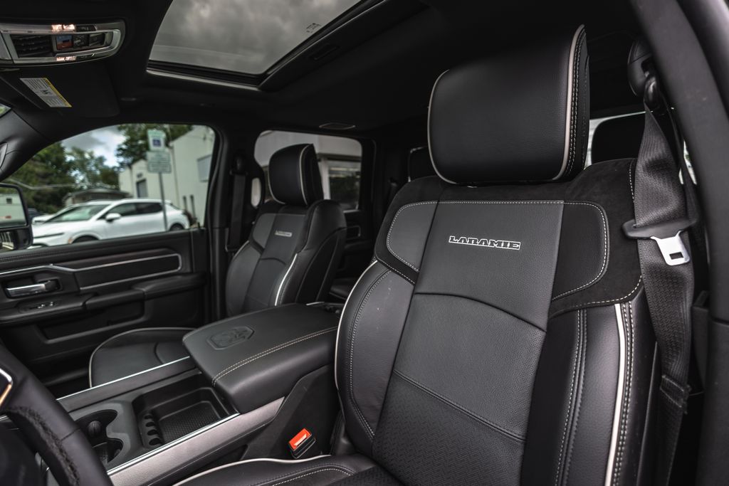 2025 Ram 3500 Laramie thumbnail 25